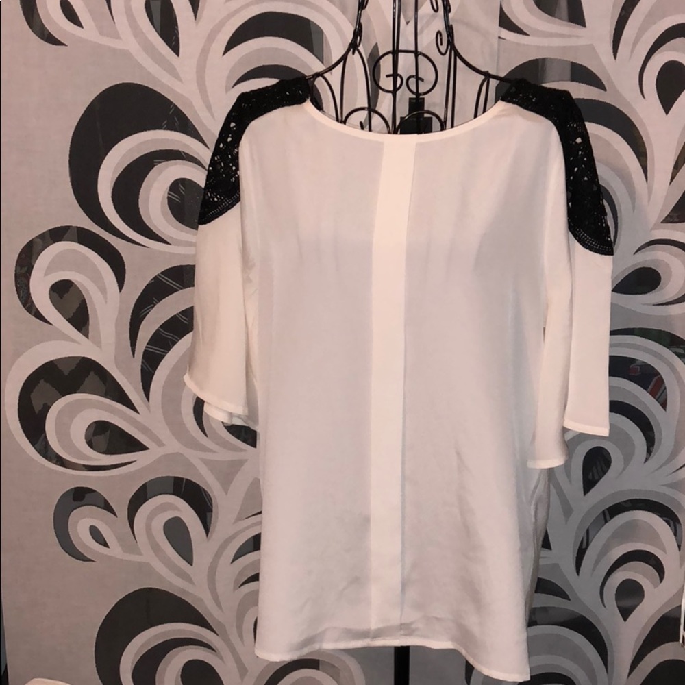 Sz M white and black lace peep shoulder shirt